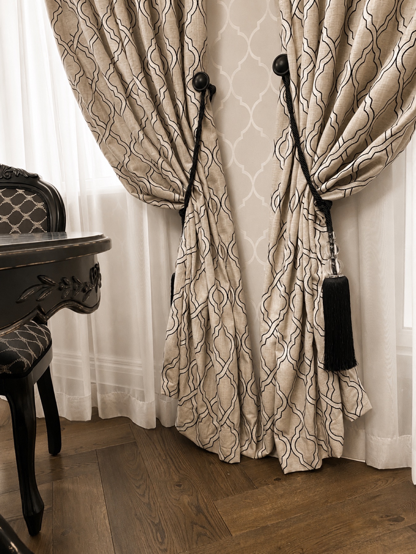 Bespoke dining room curtain detail